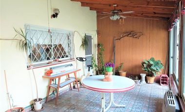 Casa 5 amb. con Garaje, Quincho y Fondo libre. Lanús Este - Super Ubicación