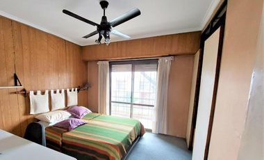 Casa 5 amb. con Garaje, Quincho y Fondo libre. Lanús Este - Super Ubicación