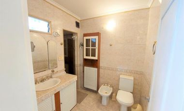 Casa 5 amb. con Garaje, Quincho y Fondo libre. Lanús Este - Super Ubicación