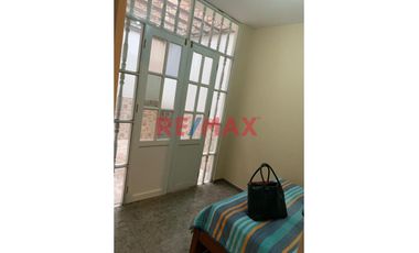🏡 ¡Tu nuevo hogar en la mejor ubicación de Trujillo! 🌟

🔑 Alquila un departamento en el primer piso con  ubicación estratégica

✨ Detalles del dep