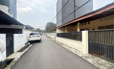 Rumah Luas 2 Lantai Disewakan di Tebet Timur - 4+1 KT, Lokasi Strategis & Lingkungan Premium