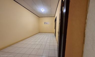 Rumah Luas 2 Lantai Disewakan di Tebet Timur - 4+1 KT, Lokasi Strategis & Lingkungan Premium