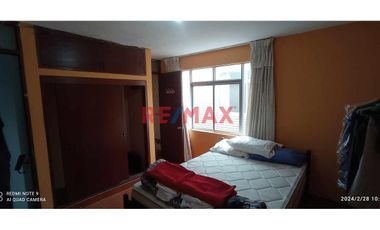 VENDO CASA FRENTE A PARQUE EN SAN JUAN DE MIRAFLORES

En Zona 