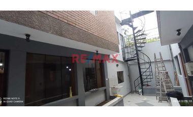 VENDO CASA FRENTE A PARQUE EN SAN JUAN DE MIRAFLORES

En Zona 
