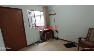 VENDO CASA FRENTE A PARQUE EN SAN JUAN DE MIRAFLORES

En Zona 