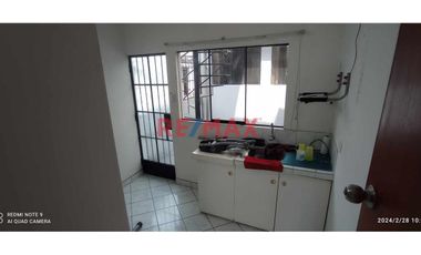 VENDO CASA FRENTE A PARQUE EN SAN JUAN DE MIRAFLORES

En Zona 