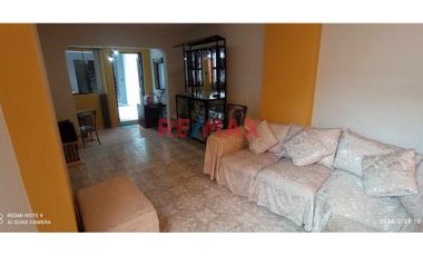 VENDO CASA FRENTE A PARQUE EN SAN JUAN DE MIRAFLORES

En Zona 