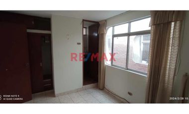VENDO CASA FRENTE A PARQUE EN SAN JUAN DE MIRAFLORES

En Zona 