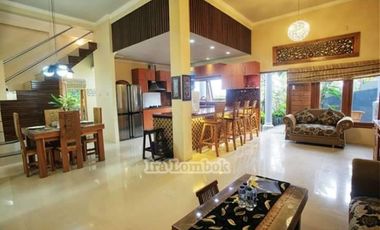 Villa in green valley with beautiful sea view