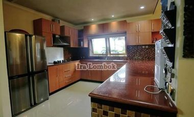 Villa in green valley with beautiful sea view