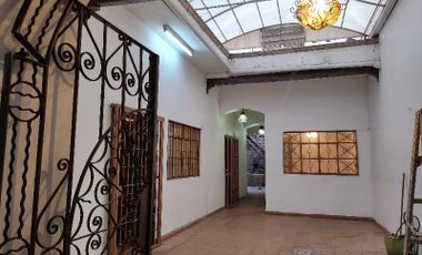 En Morelos Norte por la casa de la cultura del Centro de Morelia casa en venta  con excelente estado de conservación