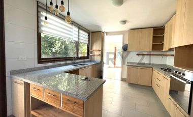 VENDO HERMOSA CASA ESTILO MEDITERRÁNEA EN SANTA ELENA CHICUREO