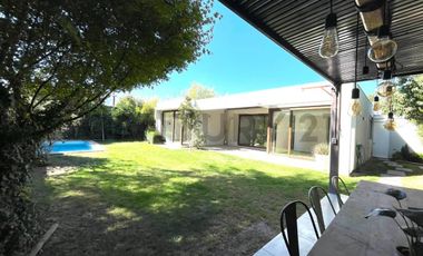 VENDO HERMOSA CASA ESTILO MEDITERRÁNEA EN SANTA ELENA CHICUREO