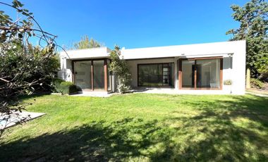 VENDO HERMOSA CASA ESTILO MEDITERRÁNEA EN SANTA ELENA CHICUREO