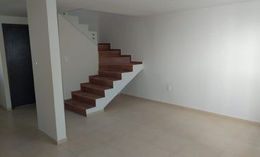 Casa de 4 recamaras enfrente de Escuela