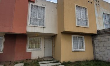 Casa de 4 recamaras enfrente de Escuela