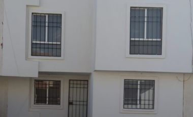 Casa de 4 recamaras enfrente de Escuela