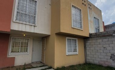 Casa de 4 recamaras enfrente de Escuela