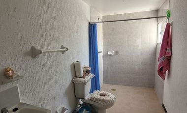 Casa de 4 recamaras enfrente de Escuela