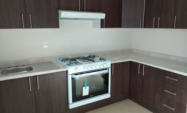 Casa de 4 recamaras enfrente de Escuela