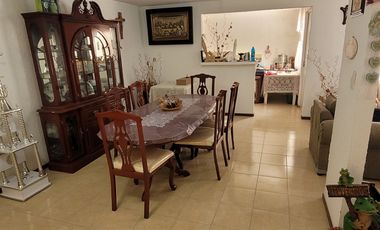 Casa de 4 recamaras enfrente de Escuela