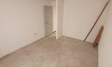 Casa de 4 recamaras enfrente de Escuela