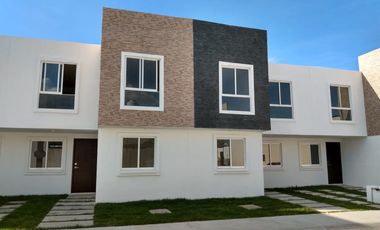 Casa de 4 recamaras enfrente de Escuela