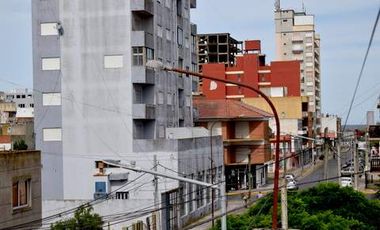 DEPARTAMENTO A METROS DEL CENTRO Y DEL MAR