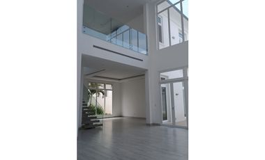 Vendo Casa en Aires de Batan “VISTA al LAGO