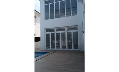 Vendo Casa en Aires de Batan “VISTA al LAGO