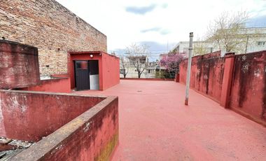 CASA LOTE PROPIO CON TERRAZA Y GARAGE - PARQUE AVELLANEDA