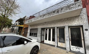 CASA LOTE PROPIO CON TERRAZA Y GARAGE - PARQUE AVELLANEDA