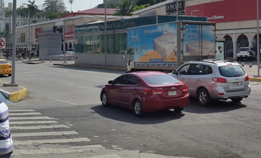 Amplio local comercial en alquiler, Vía España