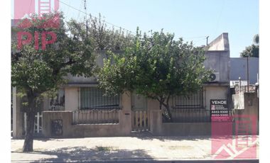 Casa  en Venta Haedo / Moron (B110 567)