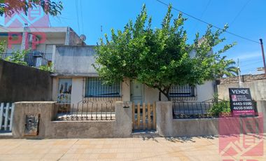Casa  en Venta Haedo / Moron (B110 567)