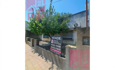 Casa  en Venta Haedo / Moron (B110 567)