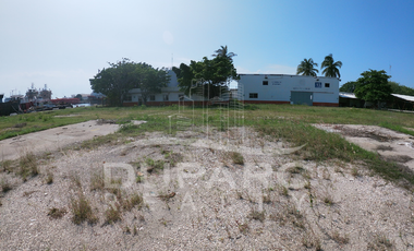 Propiedad 9542.23 m2  en Puerto Industrial con Patio, Oficinas y Bodega en Renta