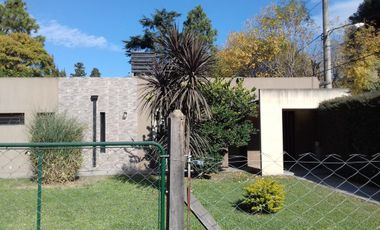 Hermosa casa quinta en venta, barrio Parque Paso del Rey