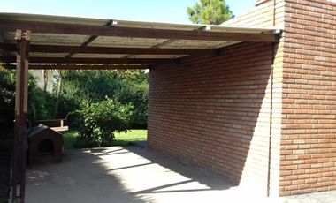 Hermosa casa quinta en venta, barrio Parque Paso del Rey