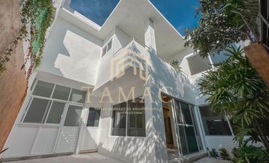 VENTA DE CASA EN LOMAS DE CORTES