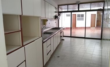 casa en venta en barrio blanco. Cod V11357