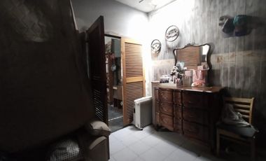 PH FONDO EN BUEN ESTADO CON 2 DORMITORIOS, ESCRITORIO, COCINA-COMEDOR INTEGRADA, AMPLIO BAÑO CON DUCHA, PATIO Y GALPÓN DE HERRAMIENTAS.