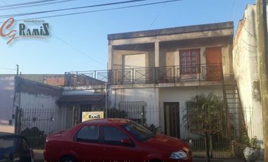 Casa + 2 Departamentos En Venta Marcos Paz 670 Merlo