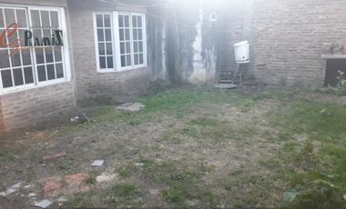 Casa + 2 Departamentos En Venta Marcos Paz 670 Merlo