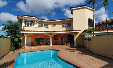 Venta o alquiler: Casa con piscina en Hato Pintado