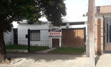 Casa en venta en Ameghino Sur  3 dor sobre Gabriela Mistral a metros de Fleming