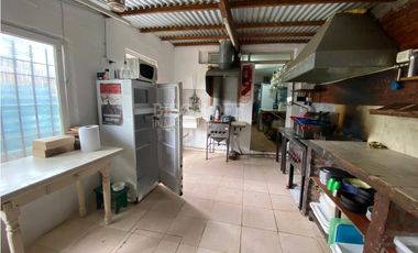 LOCAL COMERCIAL EN AMPLIO TERRENO A DOS CUADRAS DEL MAR, LAS GAVIOTAS