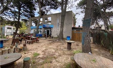 LOCAL COMERCIAL EN AMPLIO TERRENO A DOS CUADRAS DEL MAR, LAS GAVIOTAS