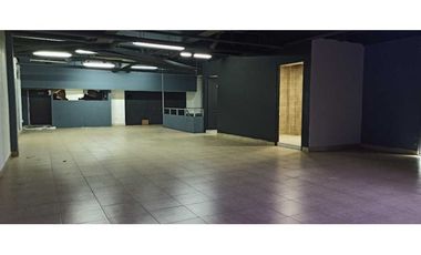 Se alquila local comercial en CentenialMall