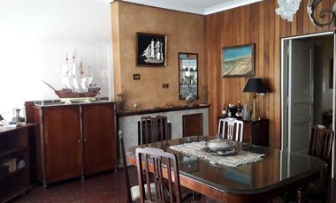 Chalet 6 ambientes  con depto de 3 ambientes en Gascón e Independencia